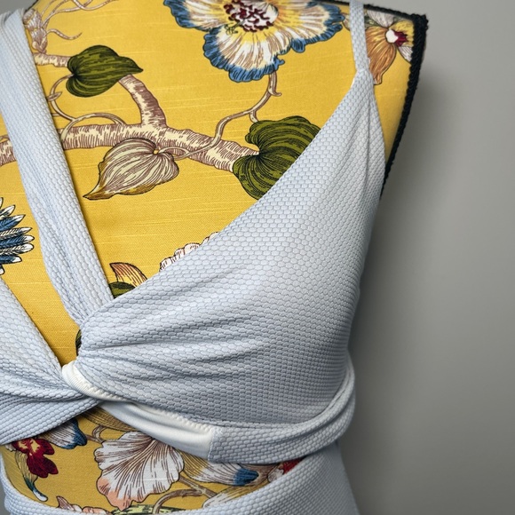 Aerie Full Coverage Light Gray Tie Front Detail One Piece Swimsuit Size Medium - Picture 5 of 9